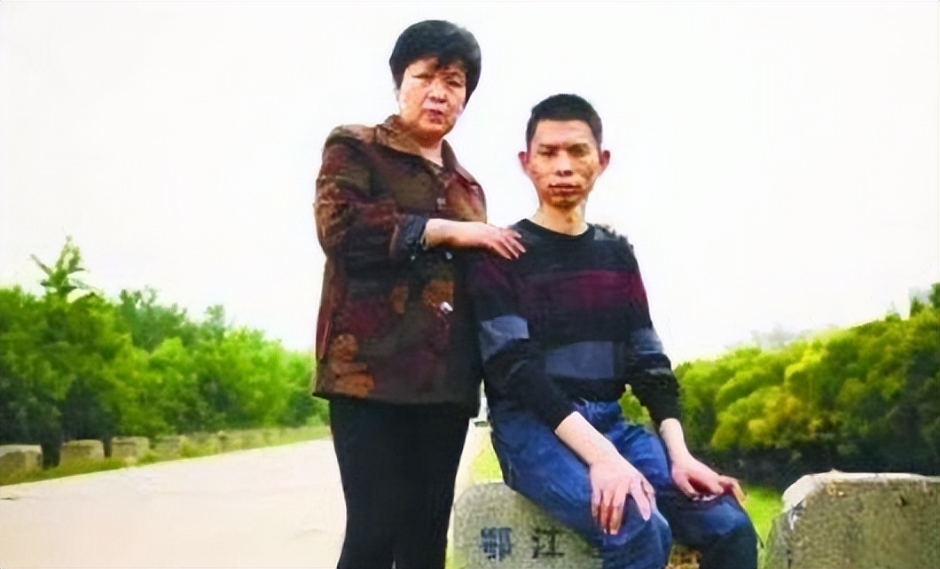 13年前，那个割肝救子、感动中国的“暴走妈妈”，后来怎么样了？