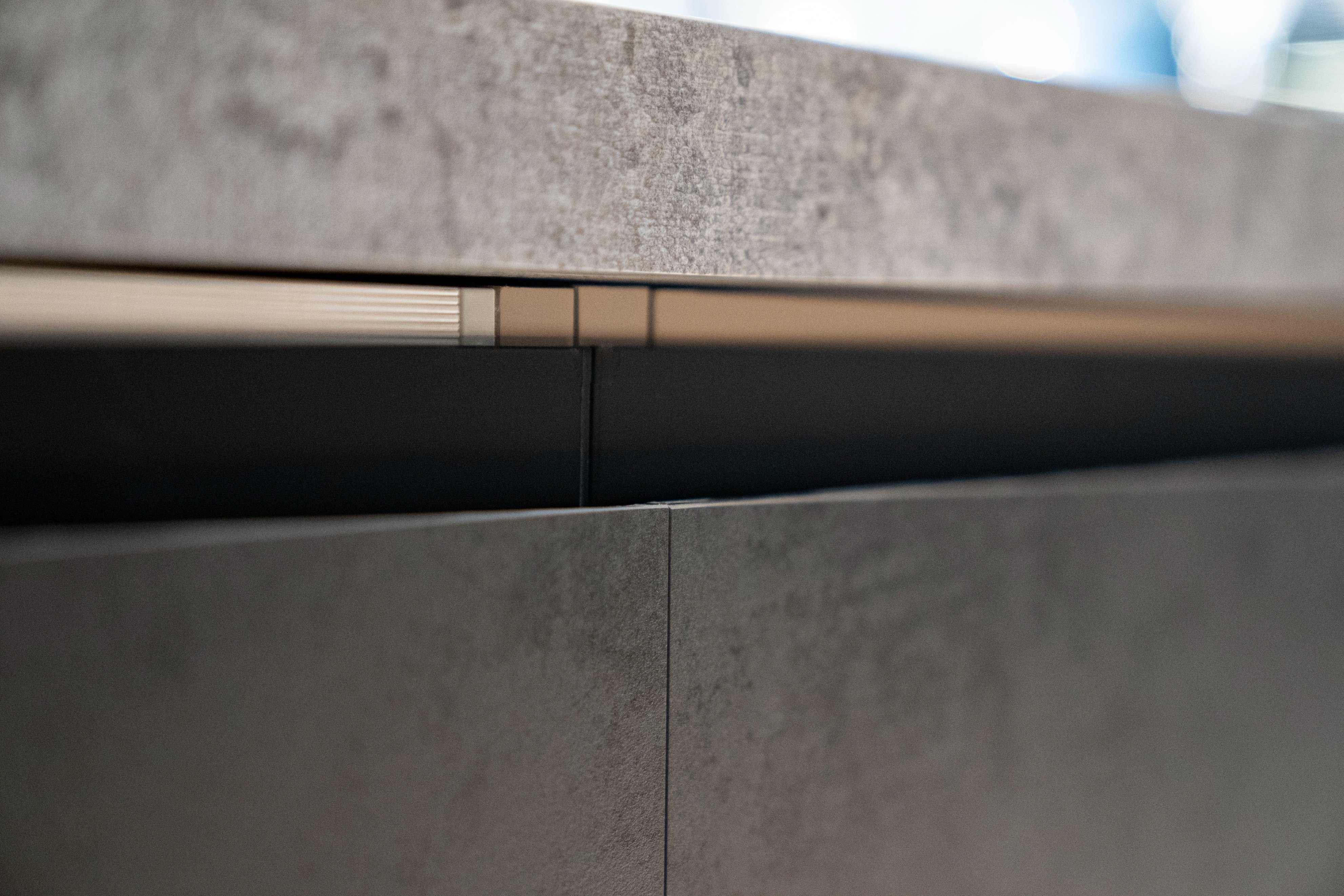 大理石岩板石英石哪个做楼梯好,石英石大理石岩板台面哪个耐用