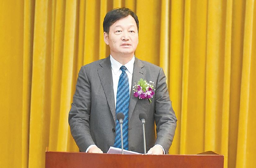 农村穷小子，借钱养猪，把3.1万变成1700亿，成河南首富，凭啥？