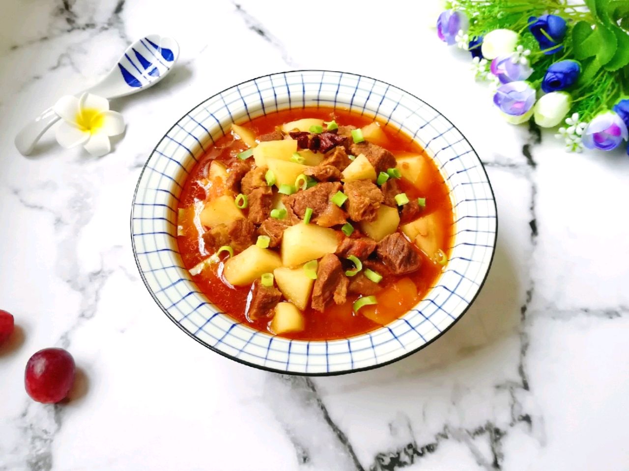 西红柿土豆烧牛肉家常做法,西红柿土豆胡萝卜牛肉的做法儿童