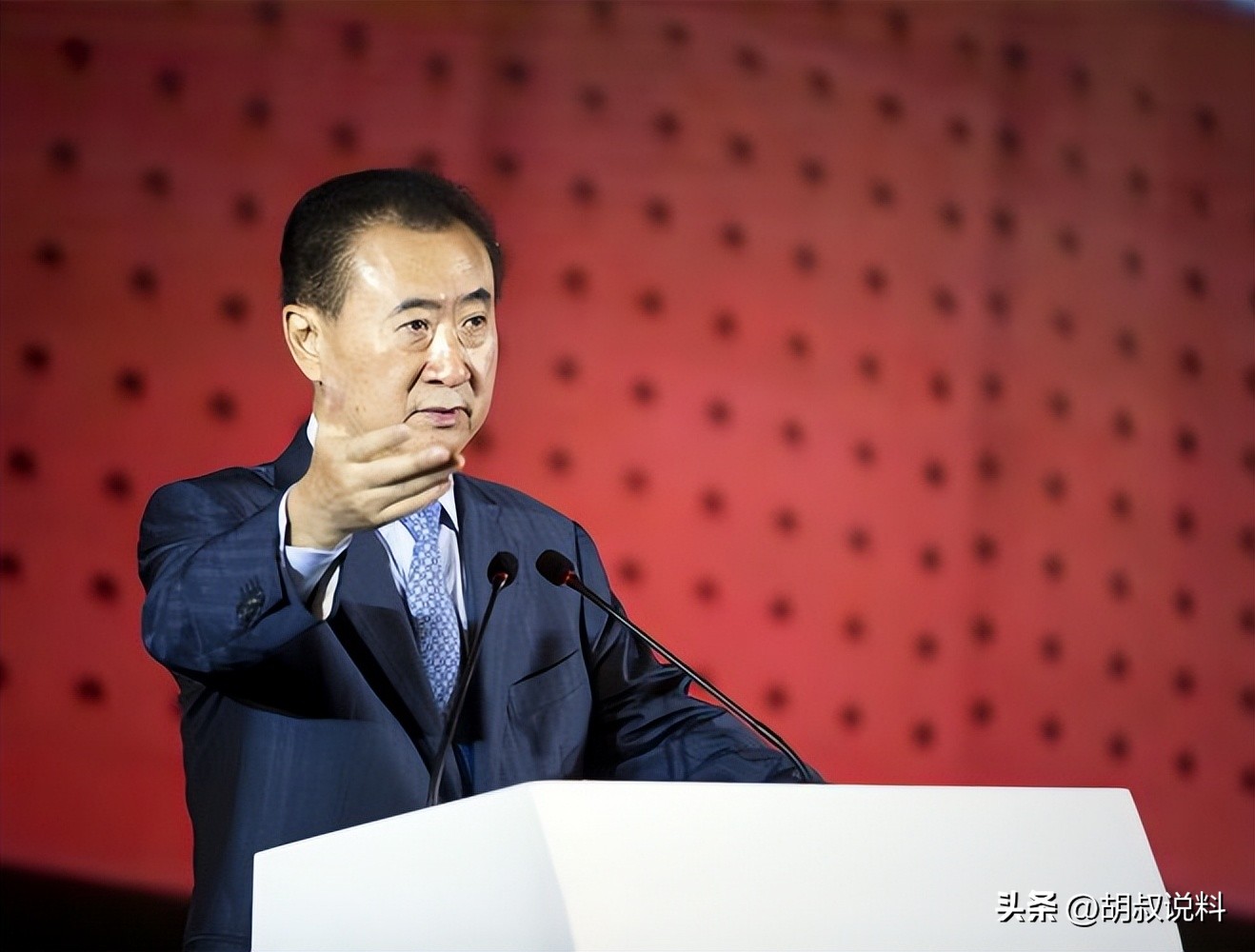 王健林之子王思聪现在的情况如何,王健林债务危机全过程