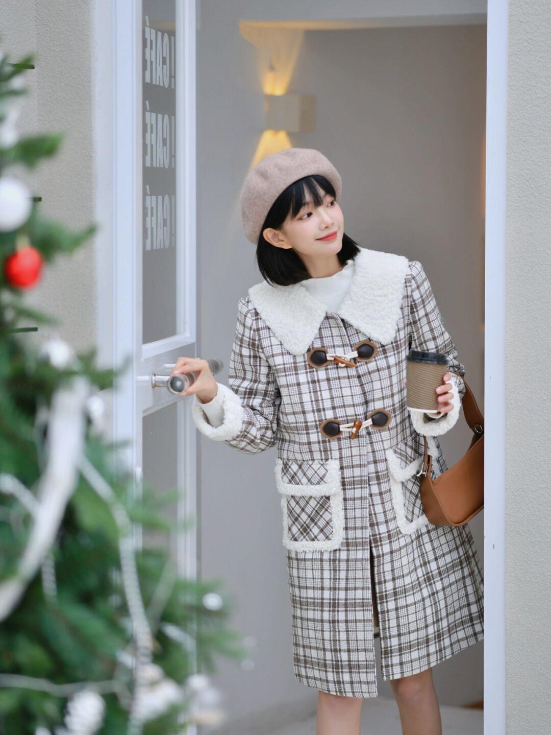 连帽格纹大衣怎么搭配好看,格纹呢大衣适合什么肤色的穿