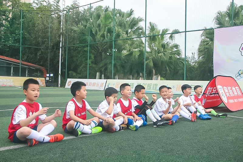南充奥航足球俱乐部训练营,庆六一体育趣味运动会主题