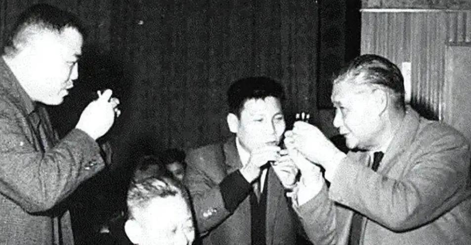 怒骂蒋介石是狗的叶公超，娶燕大校花出轨堂妹，后来怎样了？