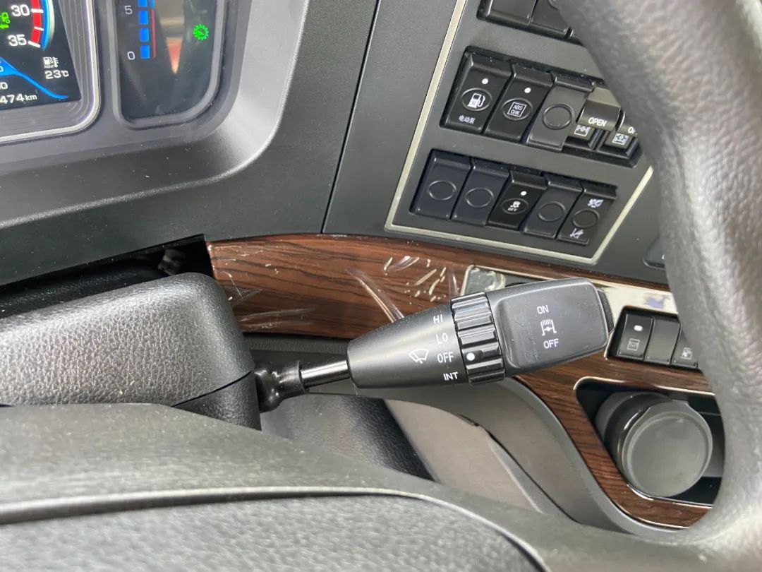 华菱汉马h7460马力牵引车多少钱,拉7吨挖机的自卸车