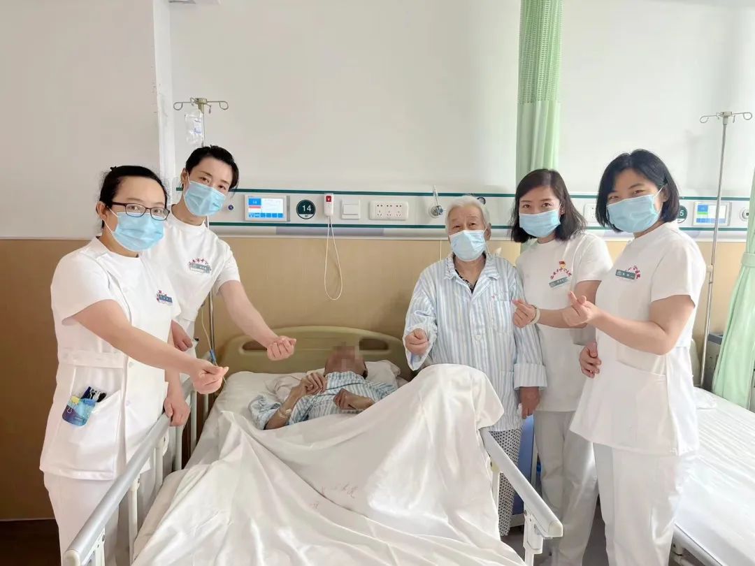 伟大母亲的故事,一个伟大的母亲感人视频