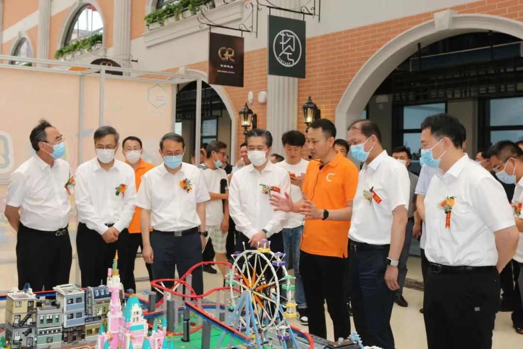 全国首家二手商品流通电商产业园开园：丁丁用琴出席开园仪式