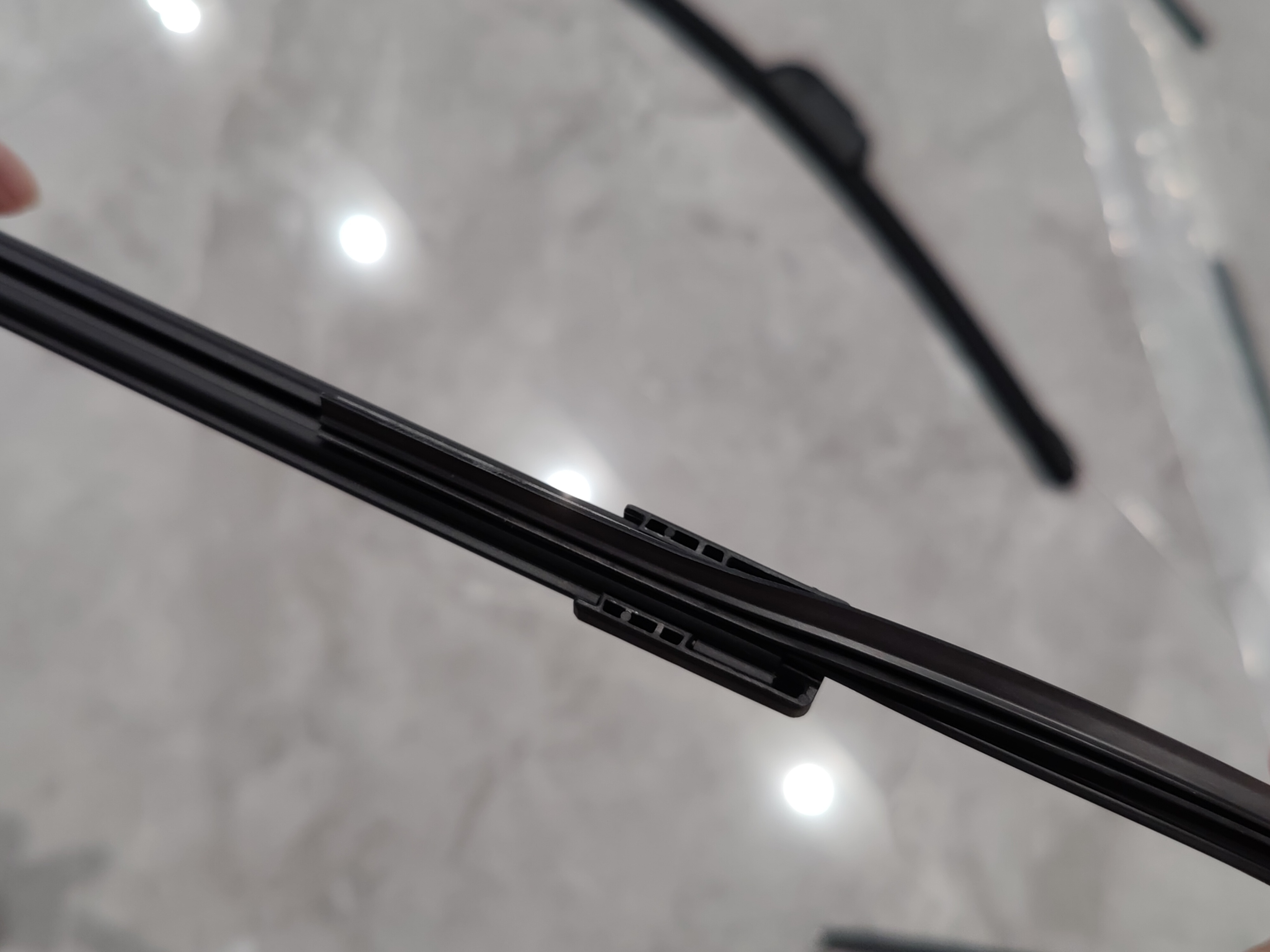 昂克赛拉原装雨刷胶条更换,马自达昂克赛拉如何更换雨刷胶条