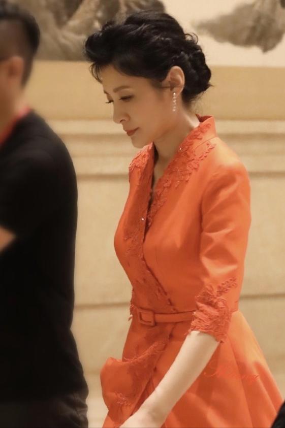 春晚主持人董卿周涛朱迅李思思,春晚主持人董卿朱迅周涛