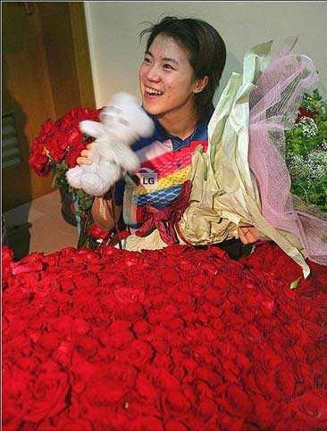 王楠患癌后丈夫的做法令网友泪目,王楠患癌12年