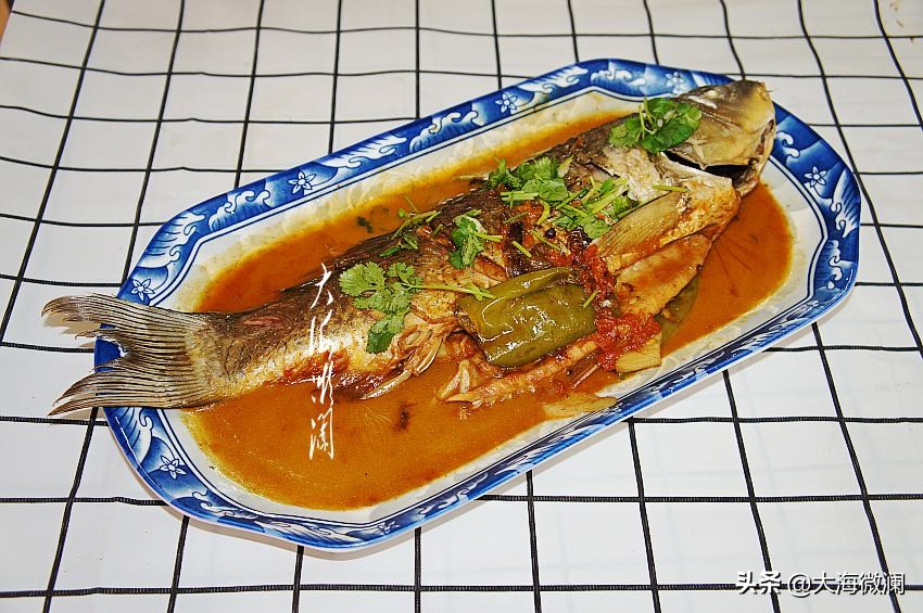 家常炖鱼怎么炖好吃入味,炖鱼怎么炖好吃又不破皮