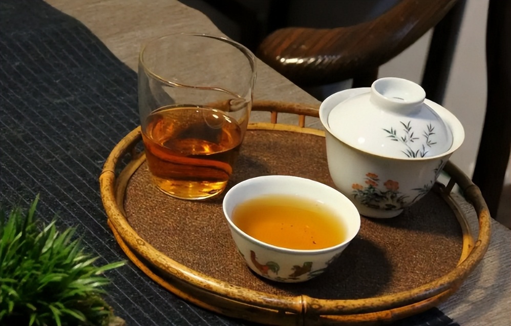 红茶绿茶哪个适合秋冬喝,冬季喝绿茶红茶时间长好吗