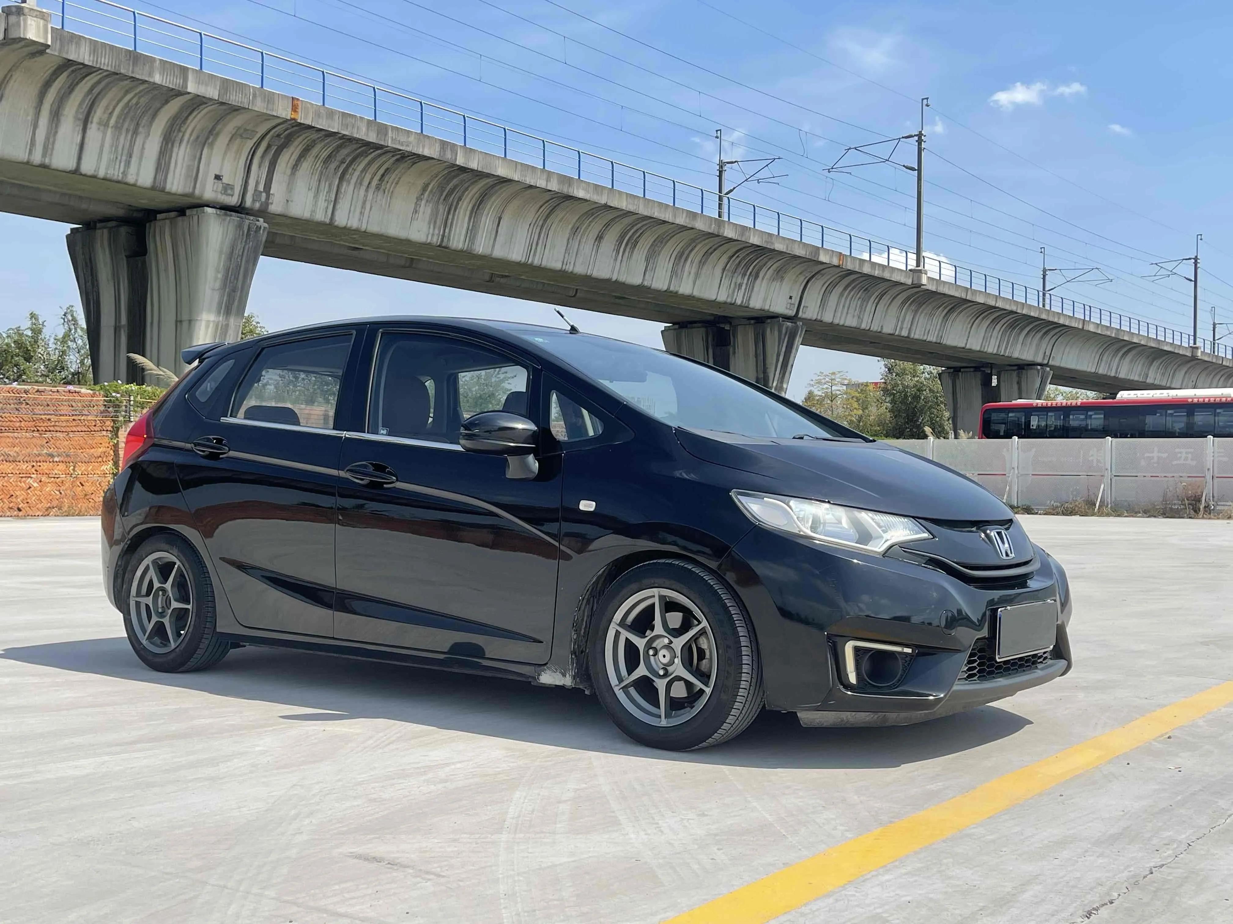 飞度2014款1.5cvtexli领先版价格,本田飞度09款1.3l图片