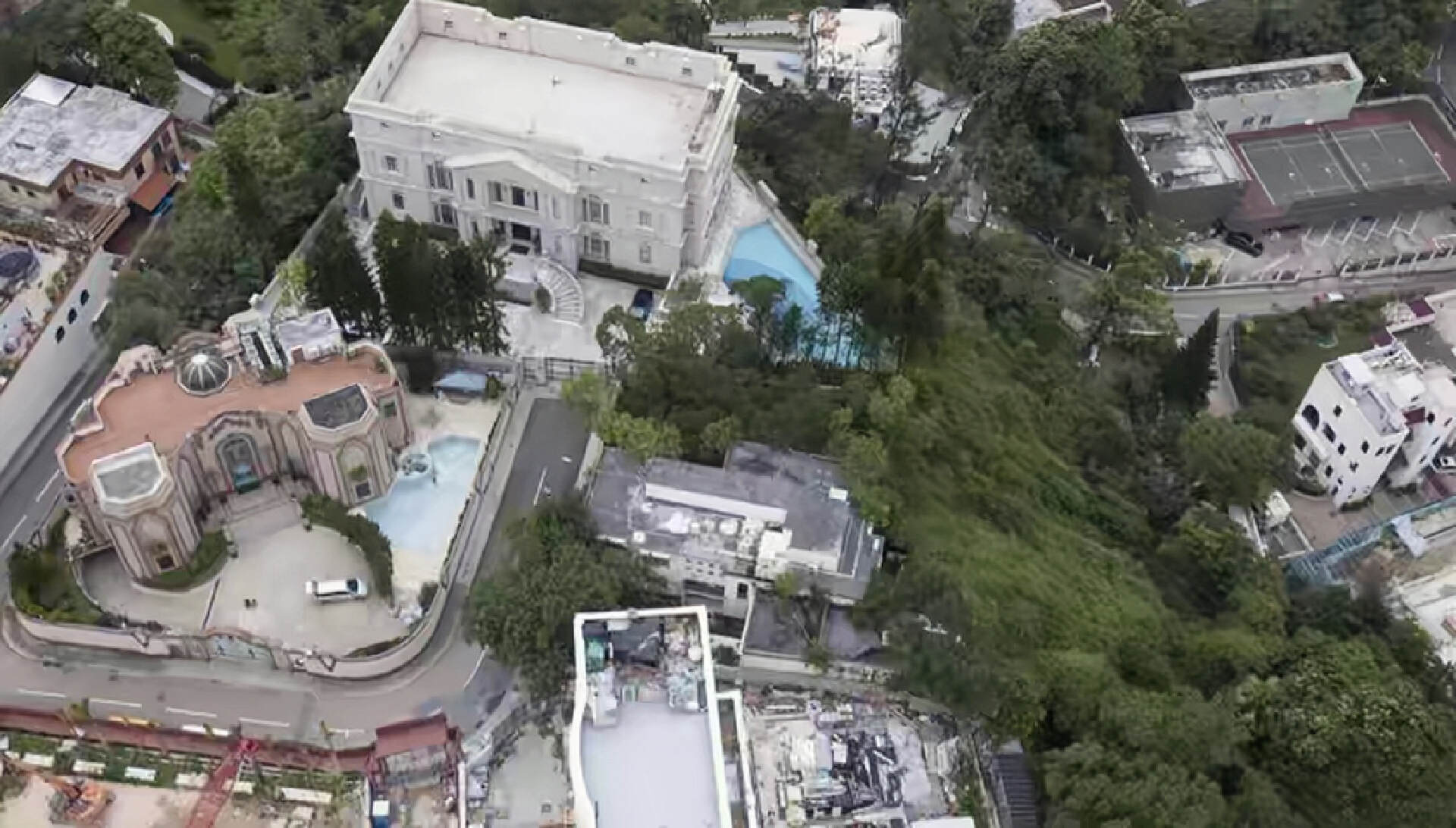 香港富豪别墅出售,香港富二代卖楼