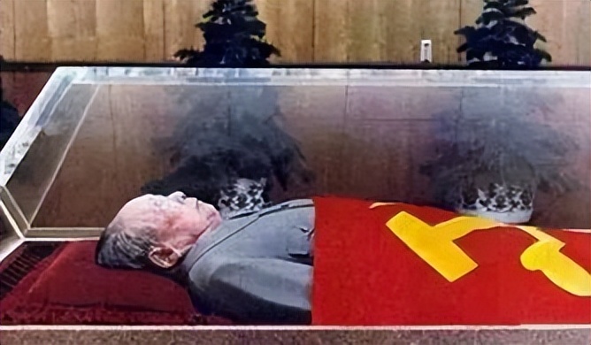 毛主席遗体四十多年不腐，防腐花费引发质疑，工作人员揭开内幕！