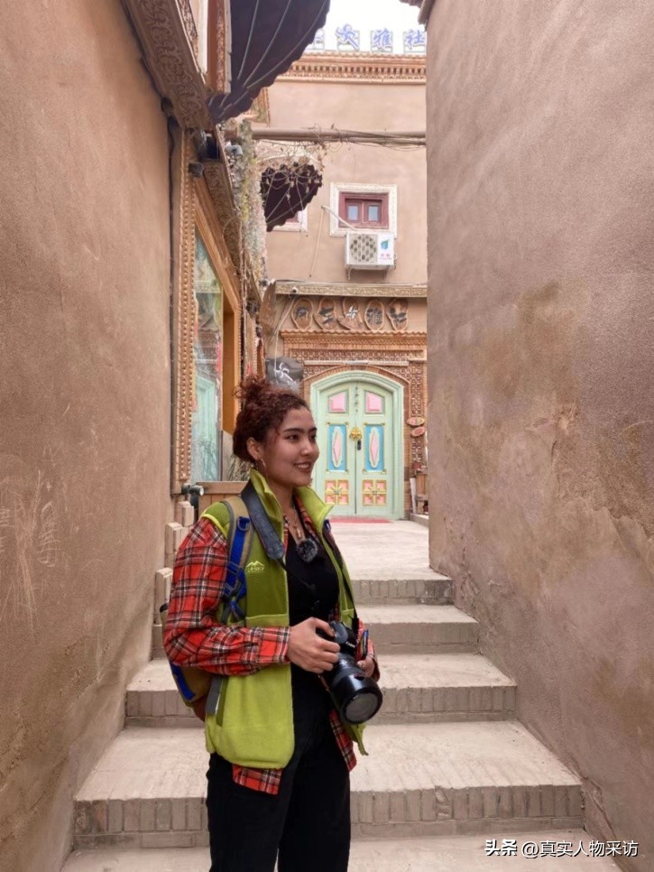 “社牛”*疆新**姑娘,一天导游费800-1000元,她怎么做到的?