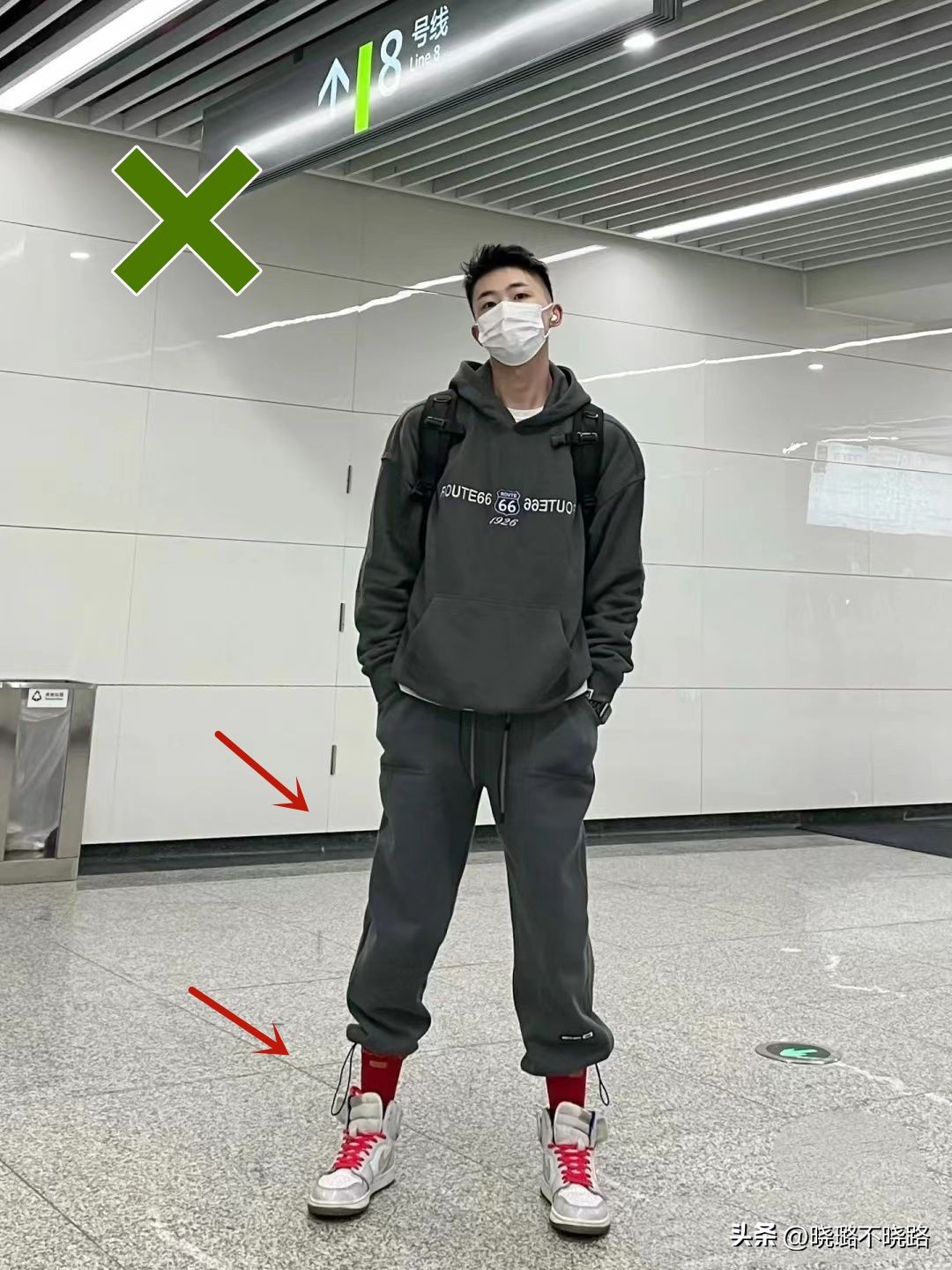 男生今年流行的裤脚穿搭,男生裤脚扎进袜子的穿搭