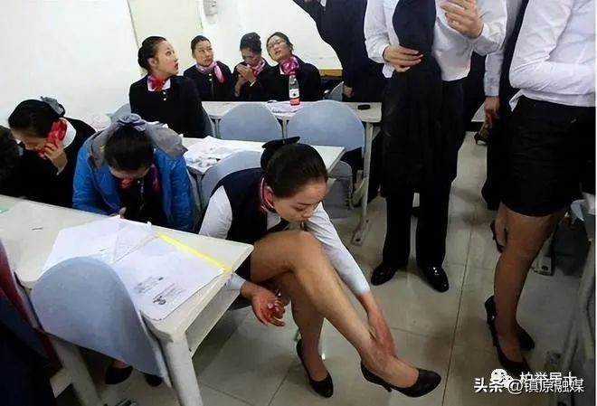 飞机上空姐不会告诉你的五个秘密,飞机上的空姐必备安全小知识