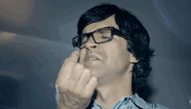 肚脐眼凸出来是脐带没剪好吗,为什么肚脐眼上面有一条凹线