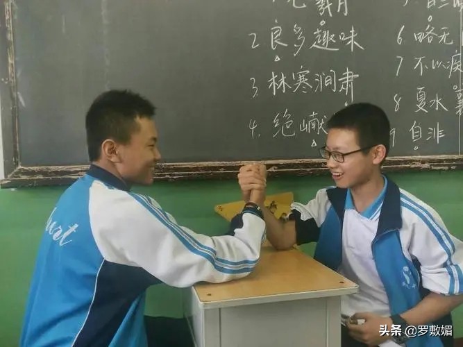 高中生掰手腕粉碎性骨折,高中生掰手腕骨折医疗费谁承担