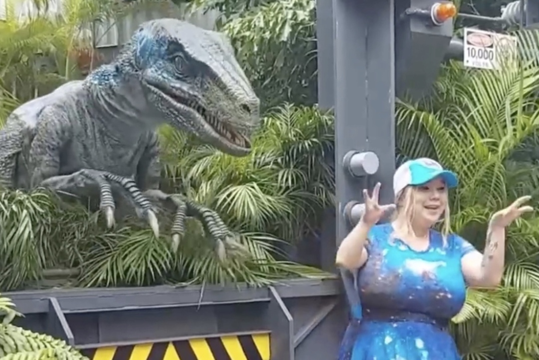 妹子天生只有3根手指，别人说她“霸王龙”，她用乐观狠狠反击！