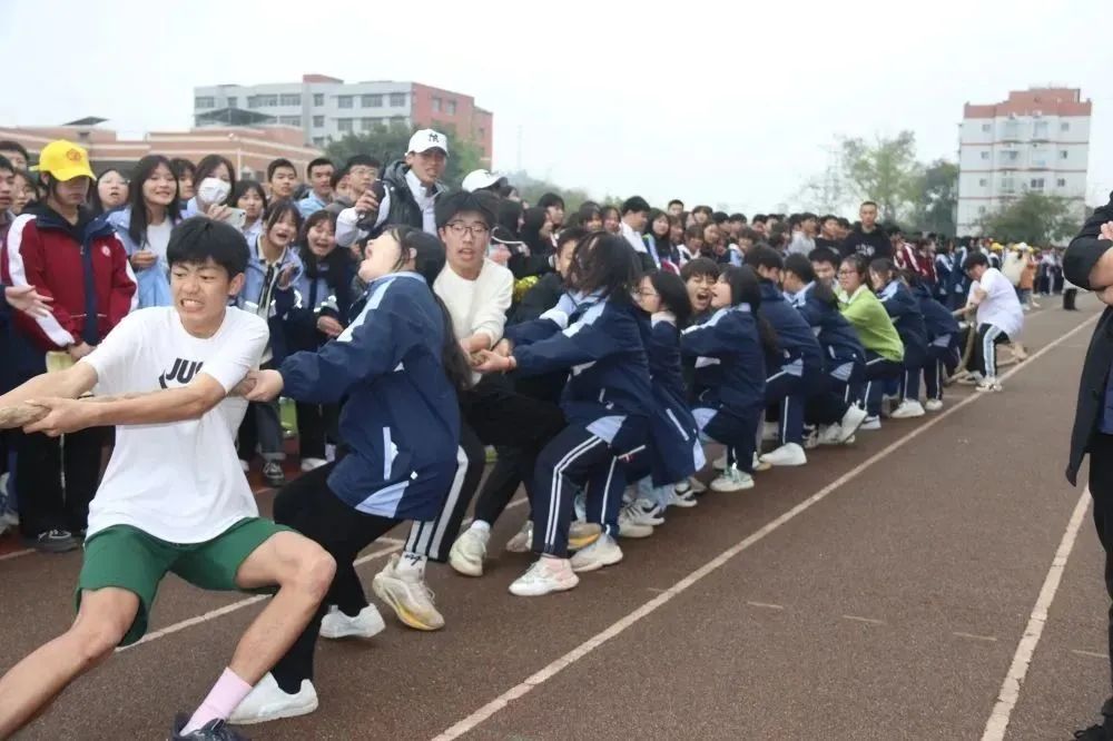 李中学子多矫健运动场上展英姿—李渡中学第四十届田径运动会纪实