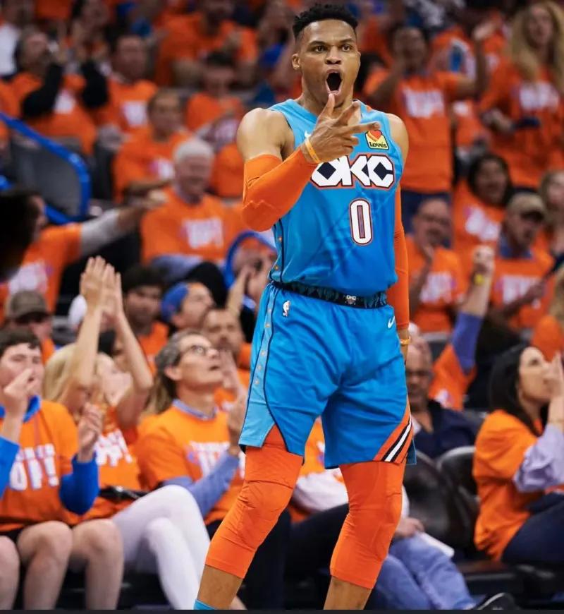 你见过巅峰时刻的威少吗,威少当年和现在的样子