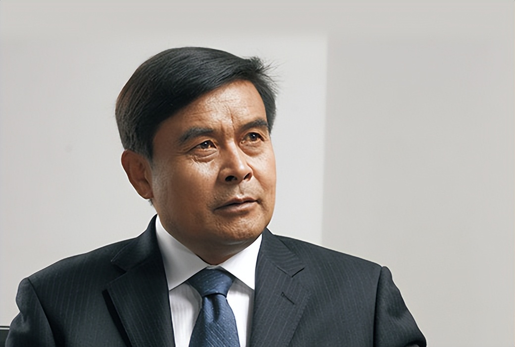 贫困夫妻养出四个亿万富翁，四兄弟共造商业帝国，却历经两次分家