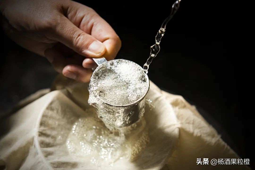 白酒中的辣味该如何降低呢,白酒度数低怎么升高