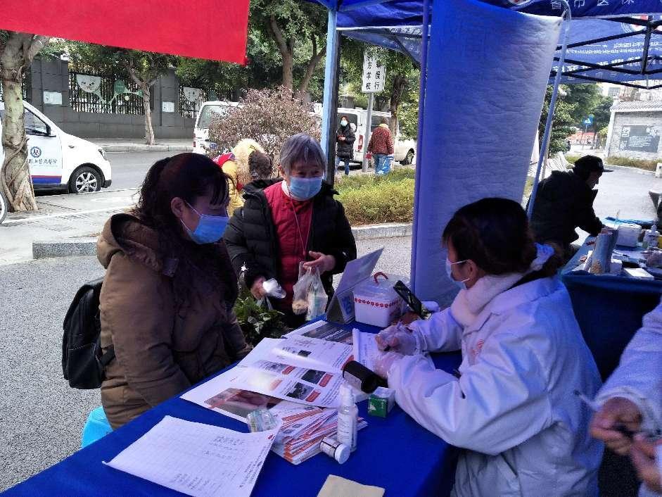 巡回义诊进社区健康服务暖民心,社区开展入户义诊活动报道