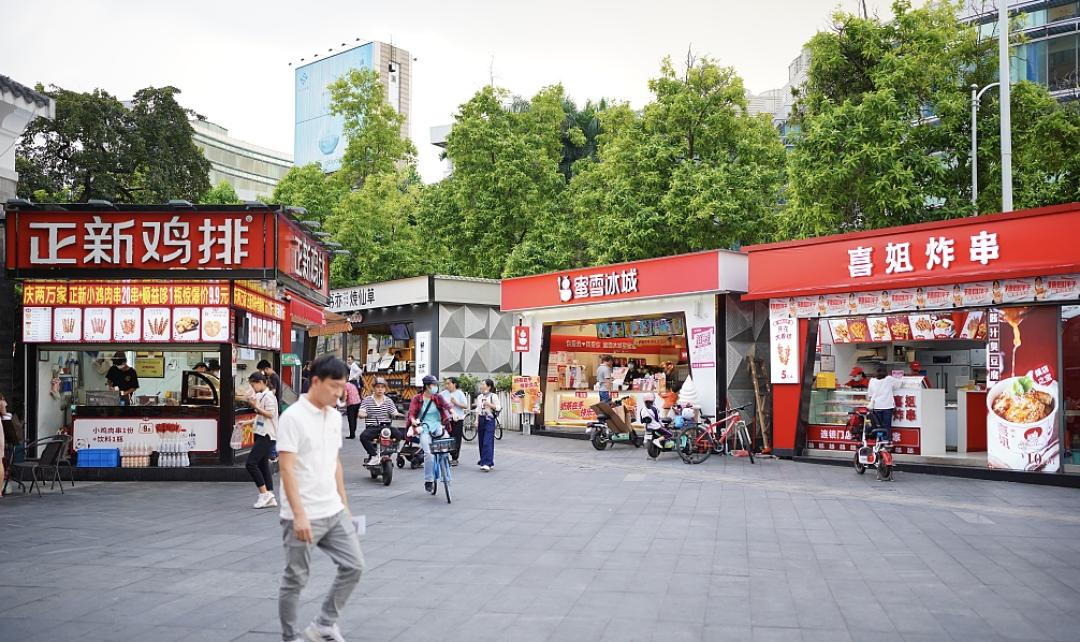 电厂丨小吃界的蜜雪冰城“喜姐炸串”：开店近3000家，加盟商亏损惹争议