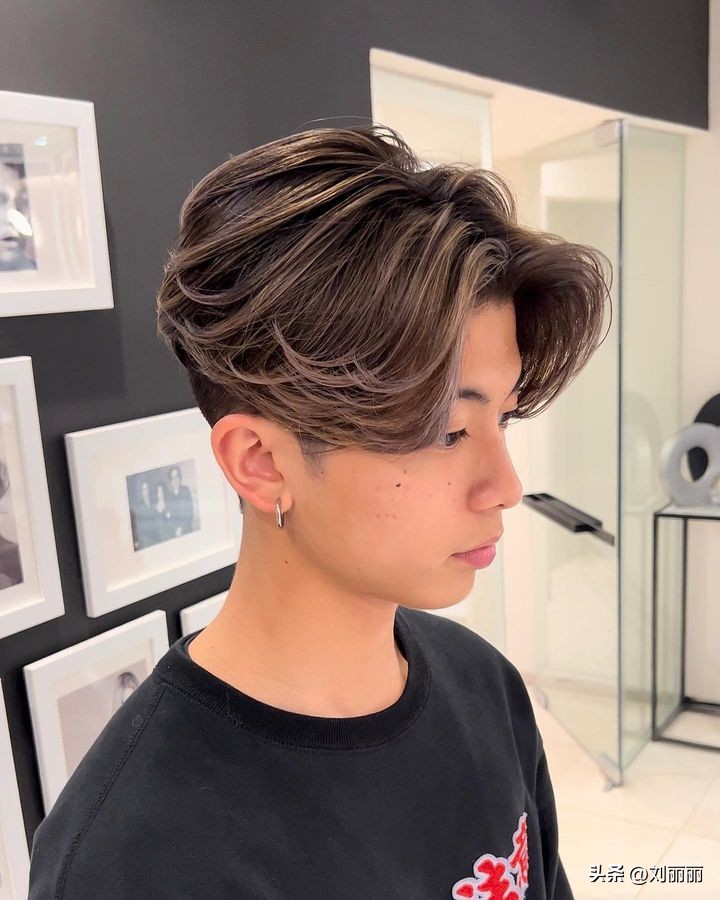 发型2018流行男士发型板寸头,炎热的夏季寸头