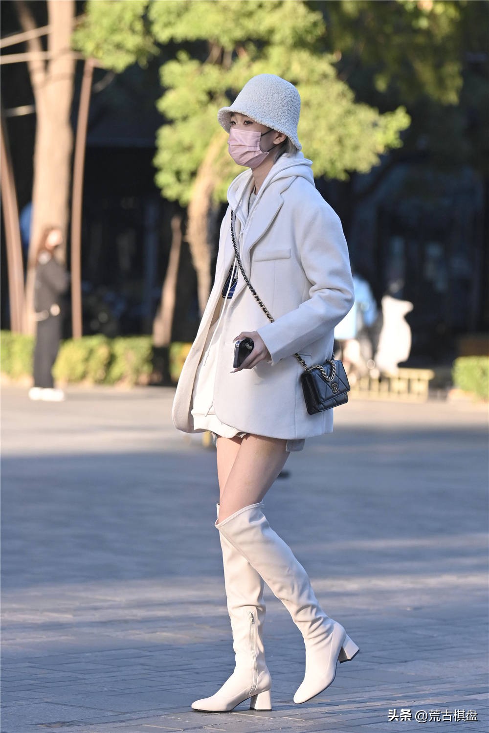 细跟过膝长靴怎么搭配,细跟尖头长靴子怎么搭配好看