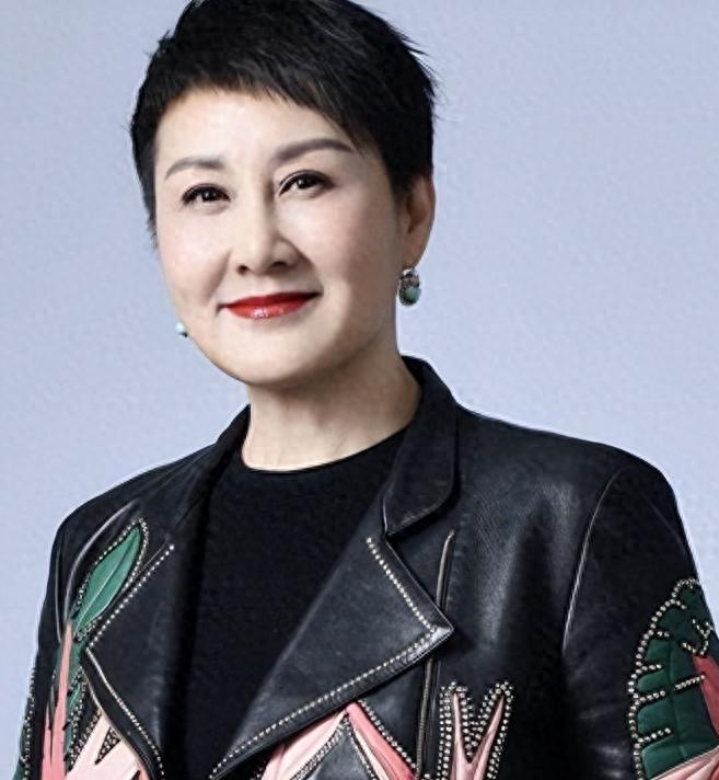 狂野夜晚：张凯丽与罗兆辉的惊人秘密揭晓！