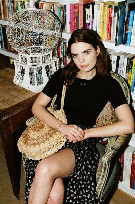 夏天穿黑色还是白色衣服好看,夏天来了穿白色好看还是黑色好看