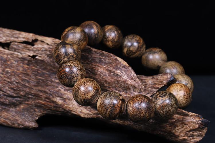 一两沉香万两金国内公认,一两沉香木