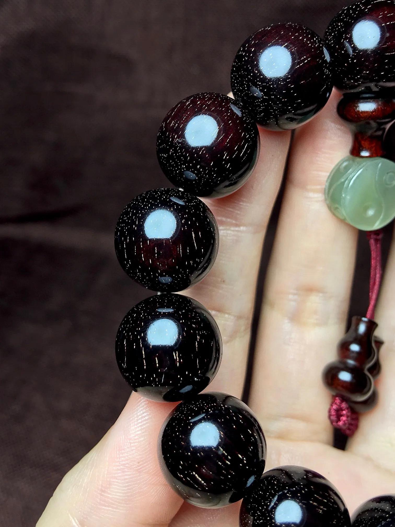 印度小叶紫檀手串正确的盘玩方法,抖音印度小叶紫檀手串是真的吗