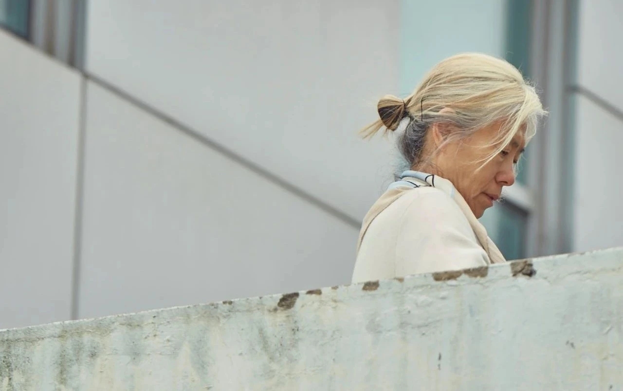 69岁的她，被29岁的年轻男子性侵，警察究竟会怎么处理？