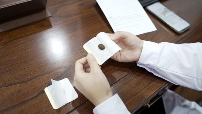 小儿支气管哮喘治疗过程中，配合穴位敷贴护理，收效更佳