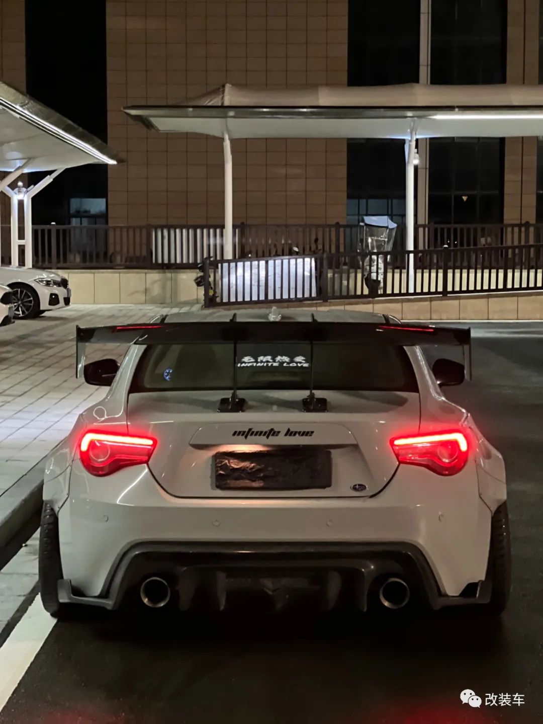 宽体竞技风斯巴鲁BRZ,玩着玩着玩出了一家改装店?