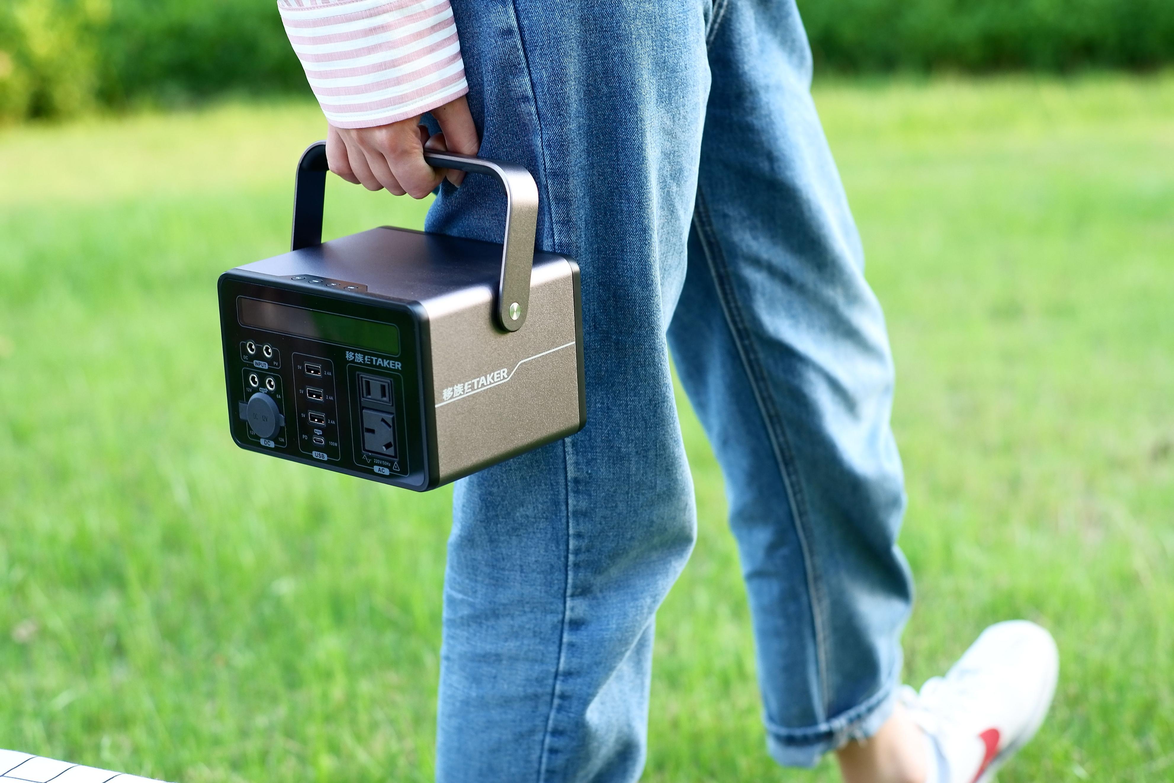 0.3度电的户外电源只有巴掌大小，350W大功率，移族P300确实香