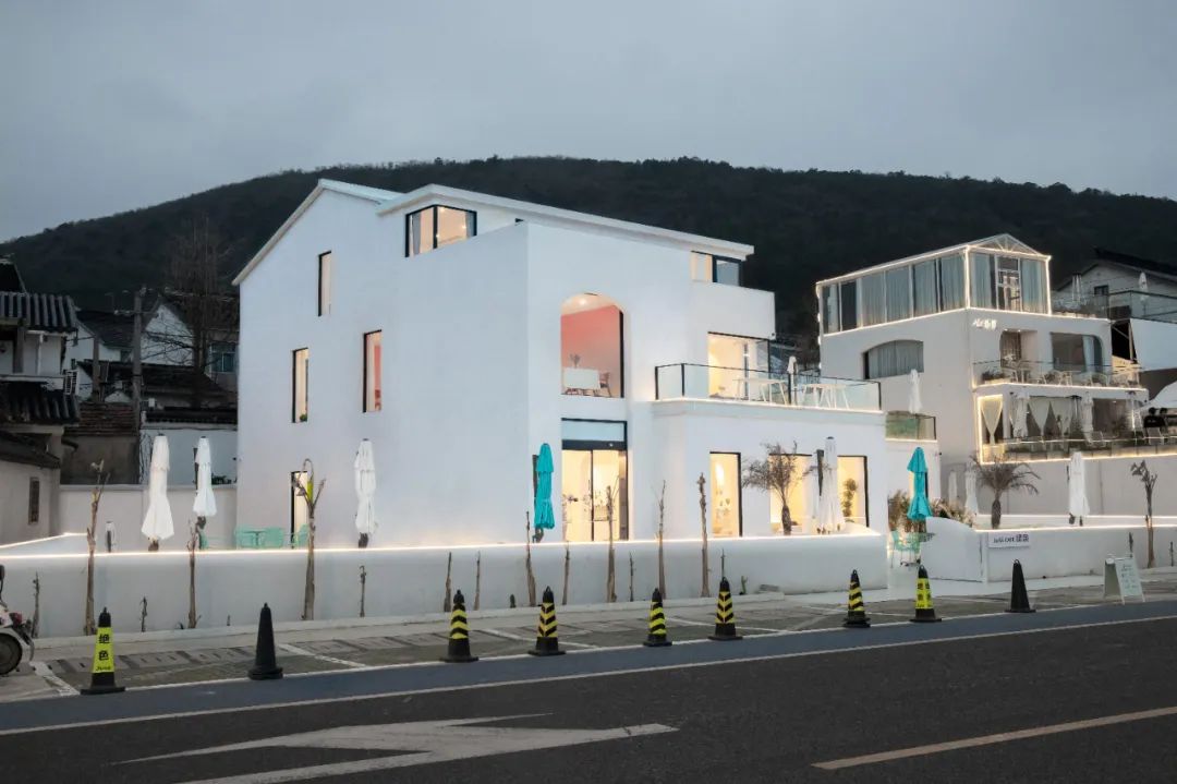 让太湖的每一涟波光装饰房间｜苏州环湖公路边的度假餐吧