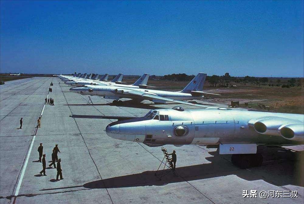 轰8战略轰炸机,就算和原型同期的米亚4相比,差距还是相当大