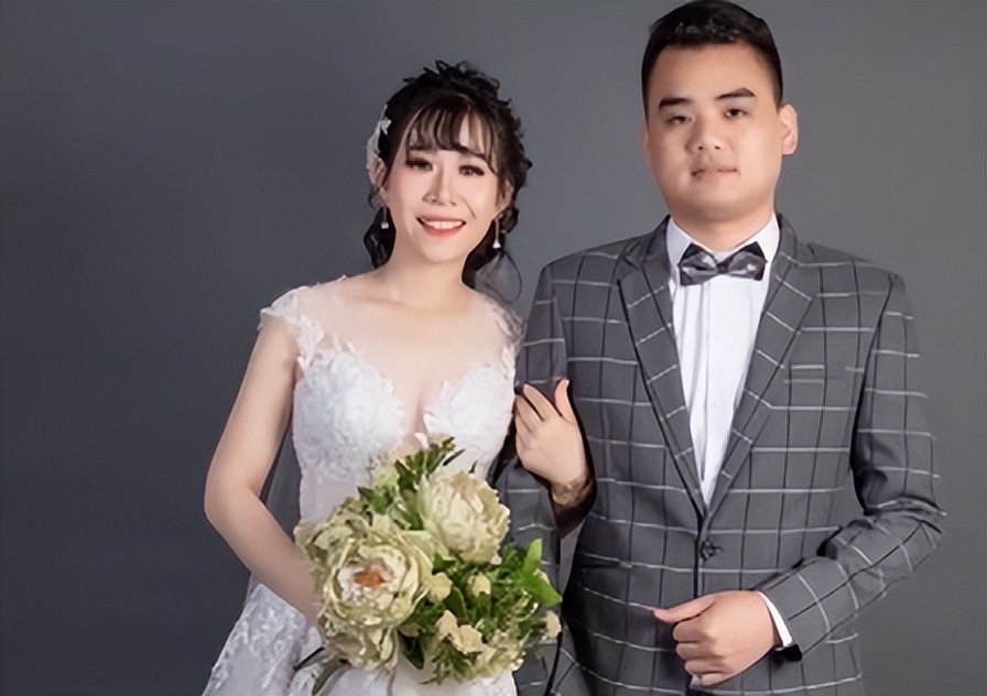 越南媳妇远嫁广西农村，丈夫没房没车没钱，丈母娘借钱还给买房