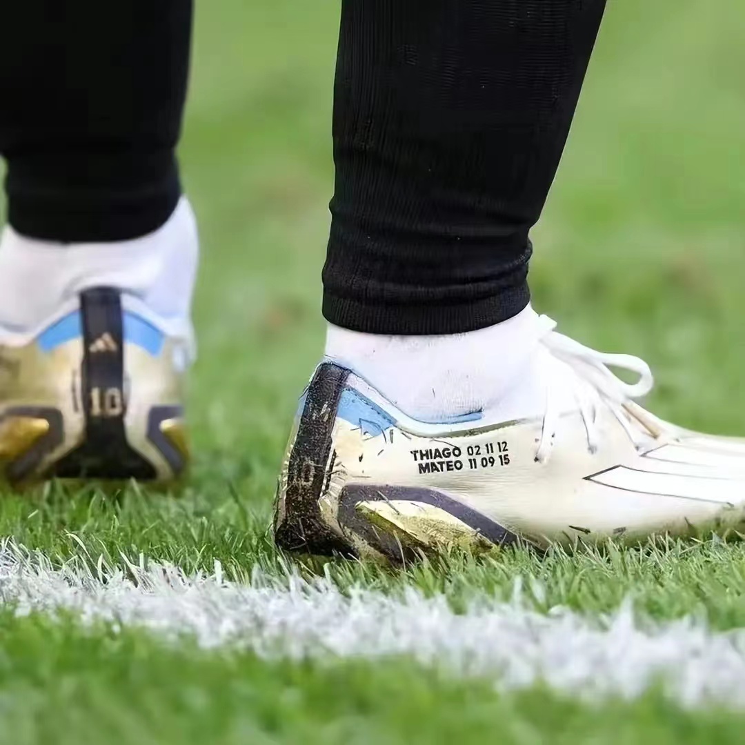 内马尔梅西c罗的世界杯战靴,c罗梅西内马尔同款球衣