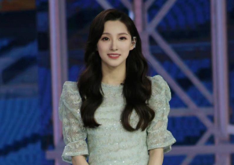 马凡舒央视春晚造型惊艳,央视春晚马凡舒从哪冒出来的