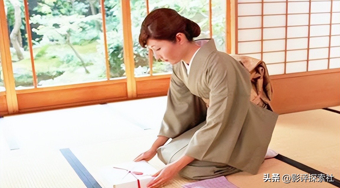 被甩出*裤底**，被狂踢*体下**！一线女星被这样对待还要下跪感谢！