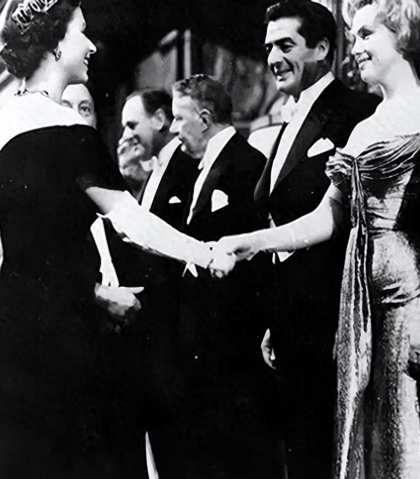 一堆罕见事实：英国“胸袋”、阴道“牙齿”传闻