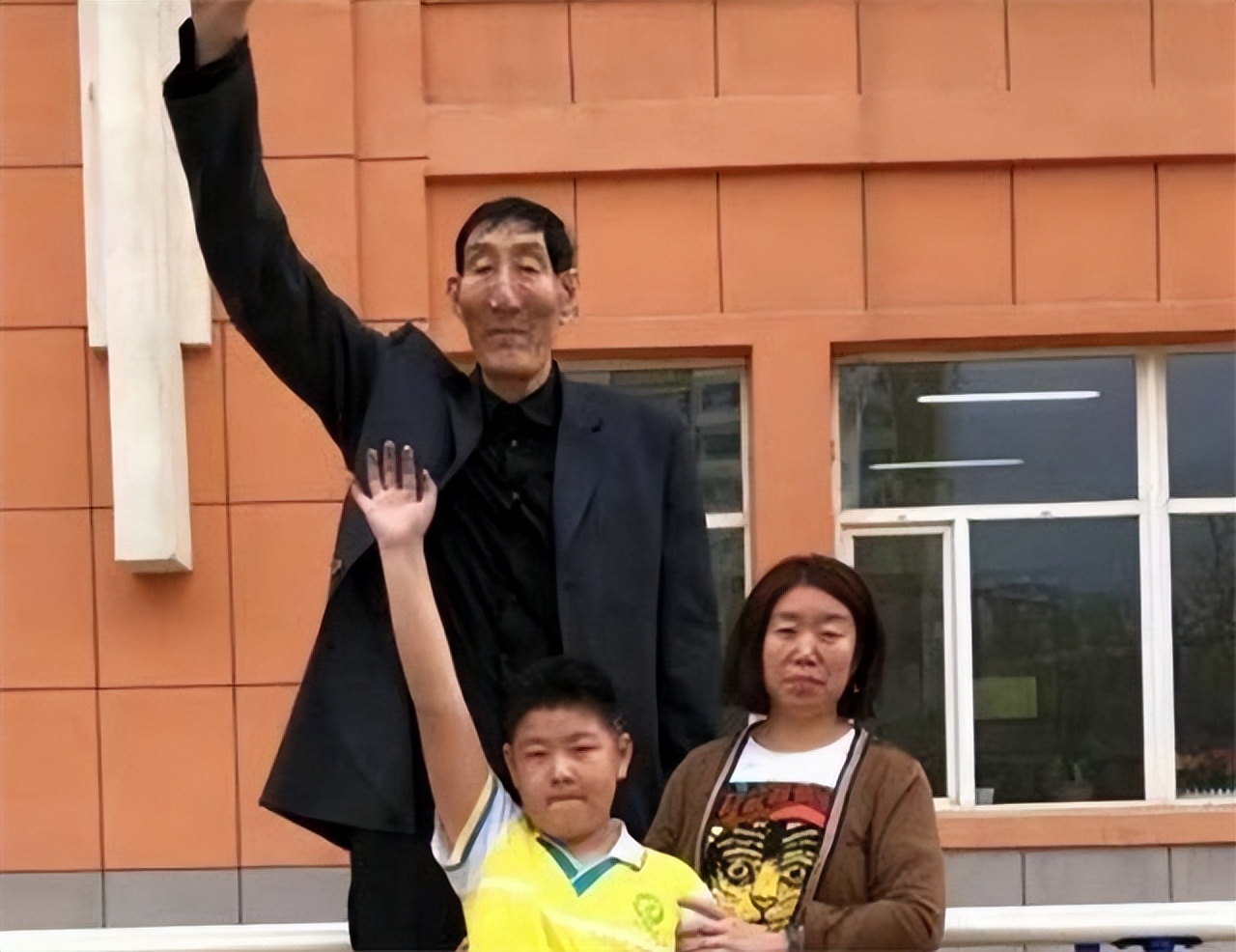 中国巨人鲍喜顺还活着吗,中国巨人鲍喜顺家人现状