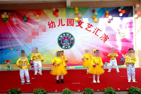 空姐机舱内穿情趣内衣，拍照自称：超级舒服，网友：跟没穿一样！